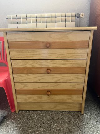 Mesita de noche de madera