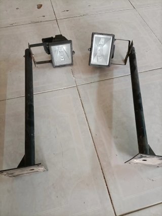 Focos halógenos con soporte