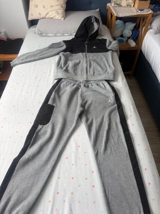 Conjunto Jordan Sudadera y Pantalón Gris
