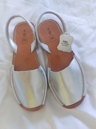 Sandalias plateadas piel talla 38