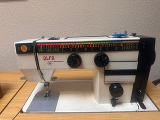 Máquina de Coser Alfa Electronic con muebles inclu