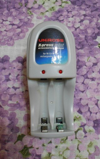 Caricabatterie Uniross X-press mini