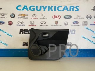 Jeep renegade guarnecido puerta tras derch