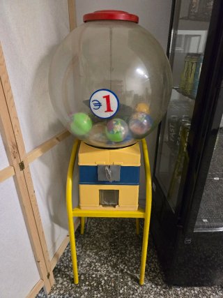 2 maquinas expendedora de juguetes