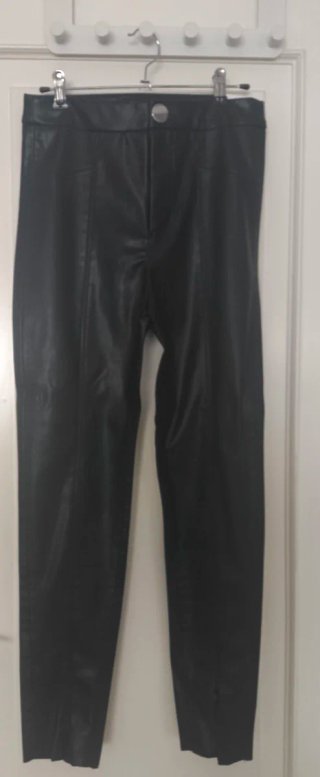 Pantalón polipiel Zara negro