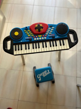 Piano infantil Itsmagical con taburete