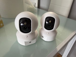 2 Cámaras de Seguridad Blancas