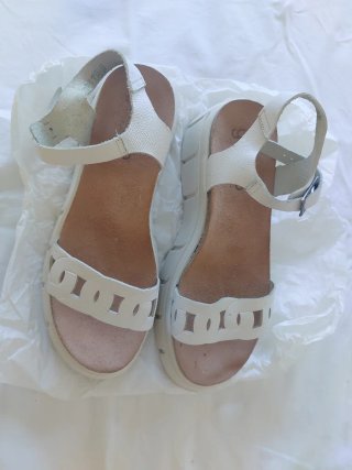 Sandalias planas blancas piel