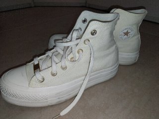 Zapatillas Converse amarillas pastel
