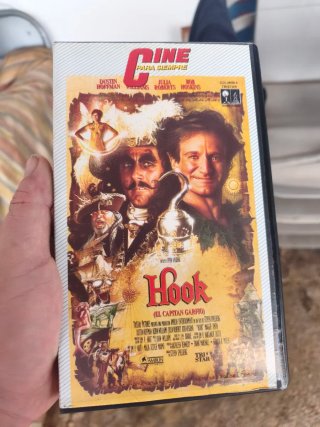 VHS Hook (El Capitán Garfio)