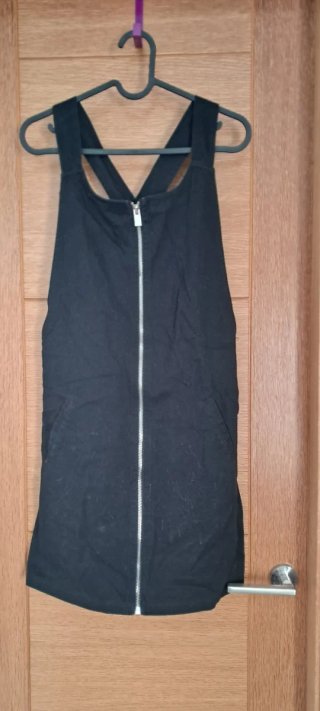 Vestido Peto Negro con Cremallera