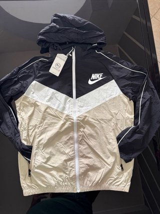 Giubbotto Nike beige e nero
