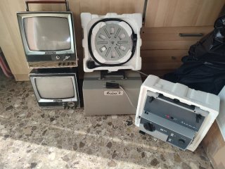Lote 2 Televisores Sony y 2 Proyectores