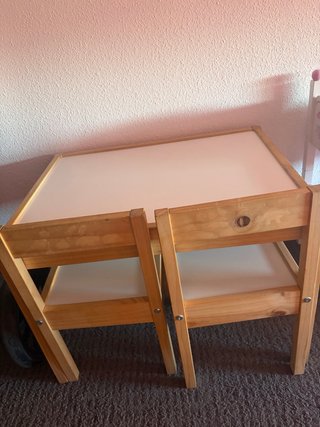 Mesa infantil Ikea madera blanca.