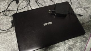 Ordenador portátil ASUS negro