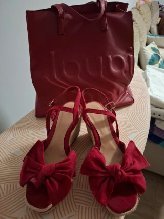 Lote bolso y sandalias rojas