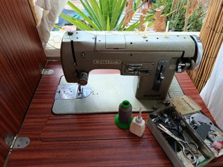 Máquina de coser Wertheim con todos los accesorios