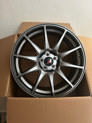 Llantas Japan Racing JR11