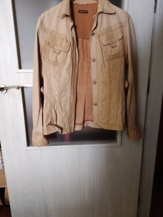 Chaqueta de piel beige y marrón de Bendetta Novi