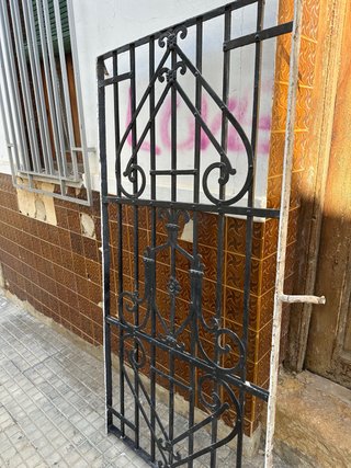 Reja antigua de forja 175cm de alto 86,5 cm ancho
