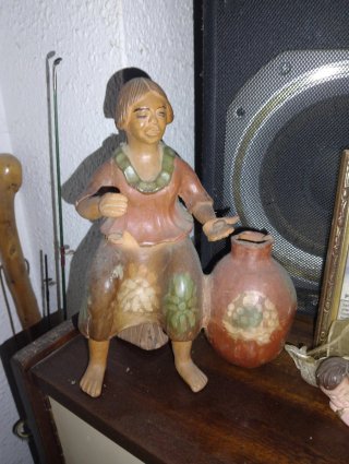Figura Mujer con Cántaro Cerámica Vintage