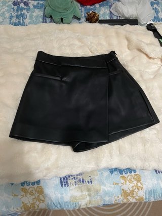 Falda pantalón de cuero negra