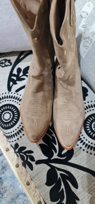 Botines Beige Talla 38.de Valentina.Nuevos.