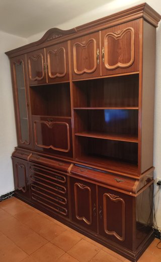 Mueble de comedor clásico de madera