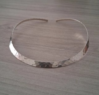 Collar Rígido de Plata