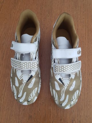Bambas de Fútbol Blanco y Dorado ASOCO