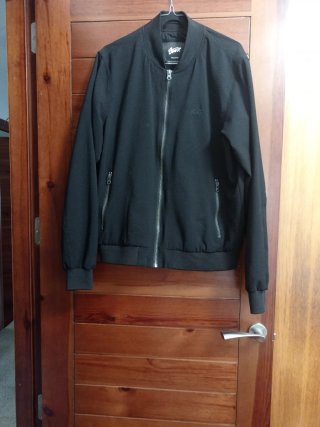 Cazadora Bomber Negra Pull&Bear Talla S