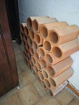 Ladrillos Botelleros de Barro hay 20.Todas por 12€