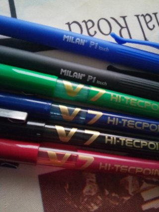 Confezione da 4 penne Pilot V7 e 2 Milan P1