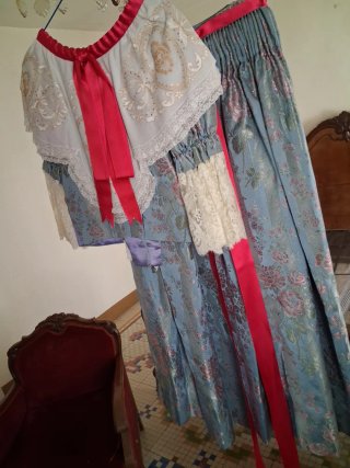 Traje de Fallera Azul y rosa