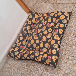 Letto per cani con stampa di emoji
