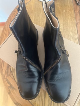 Botines Negros con Cremallera Lateral