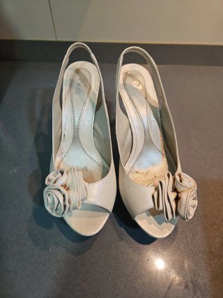 Zapatos de tacón beige talla 37