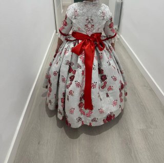 Traje fallera niña 3 a 4 con 2 cancanes de regalo.