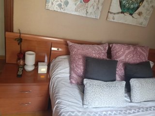 Dormitorio con cama de 135 cm
