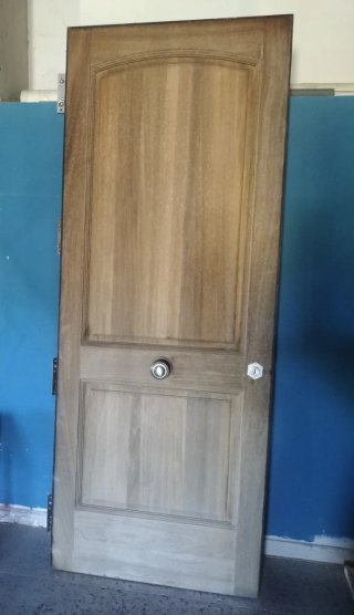 Puerta Exterior de Madera Maciza