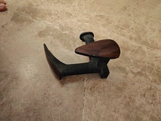 Horma de zapatero antigua de hierro fundido