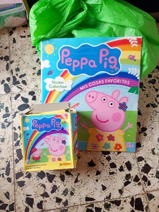 Álbum y Caja de 50 Sobres Peppa Pig