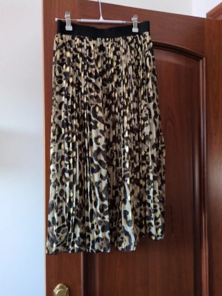 Falda plisada  estampado animal marrón dorado negr
