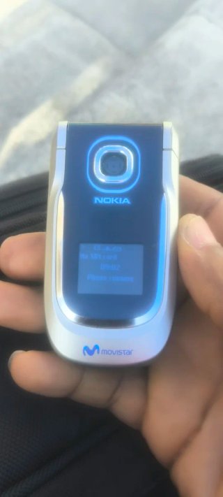 Nokia 2760 con cargador