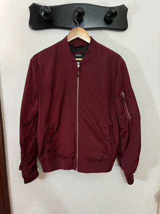 Chaqueta fina granate Bershka