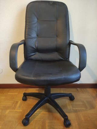 Silla de oficina negra