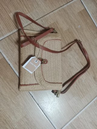 Bolso de mano tipo rafia