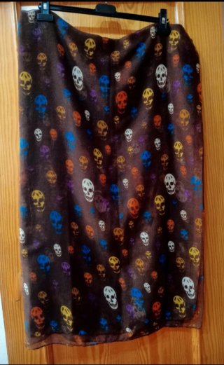 Fular con Estampado de Calaveras