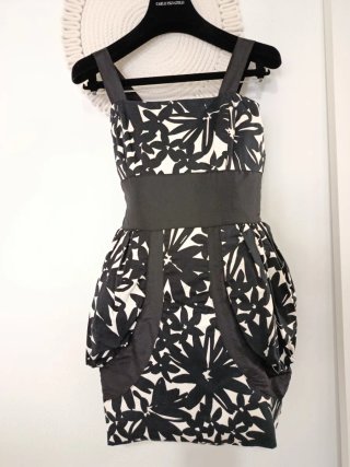 Vestido de fiesta estampado blanco y negro