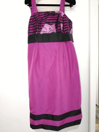 Vestido de fiesta morado y negro